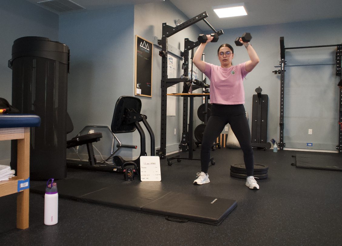 limitless-physical-therapy-dumbbell-shoulder-press-fitness-training