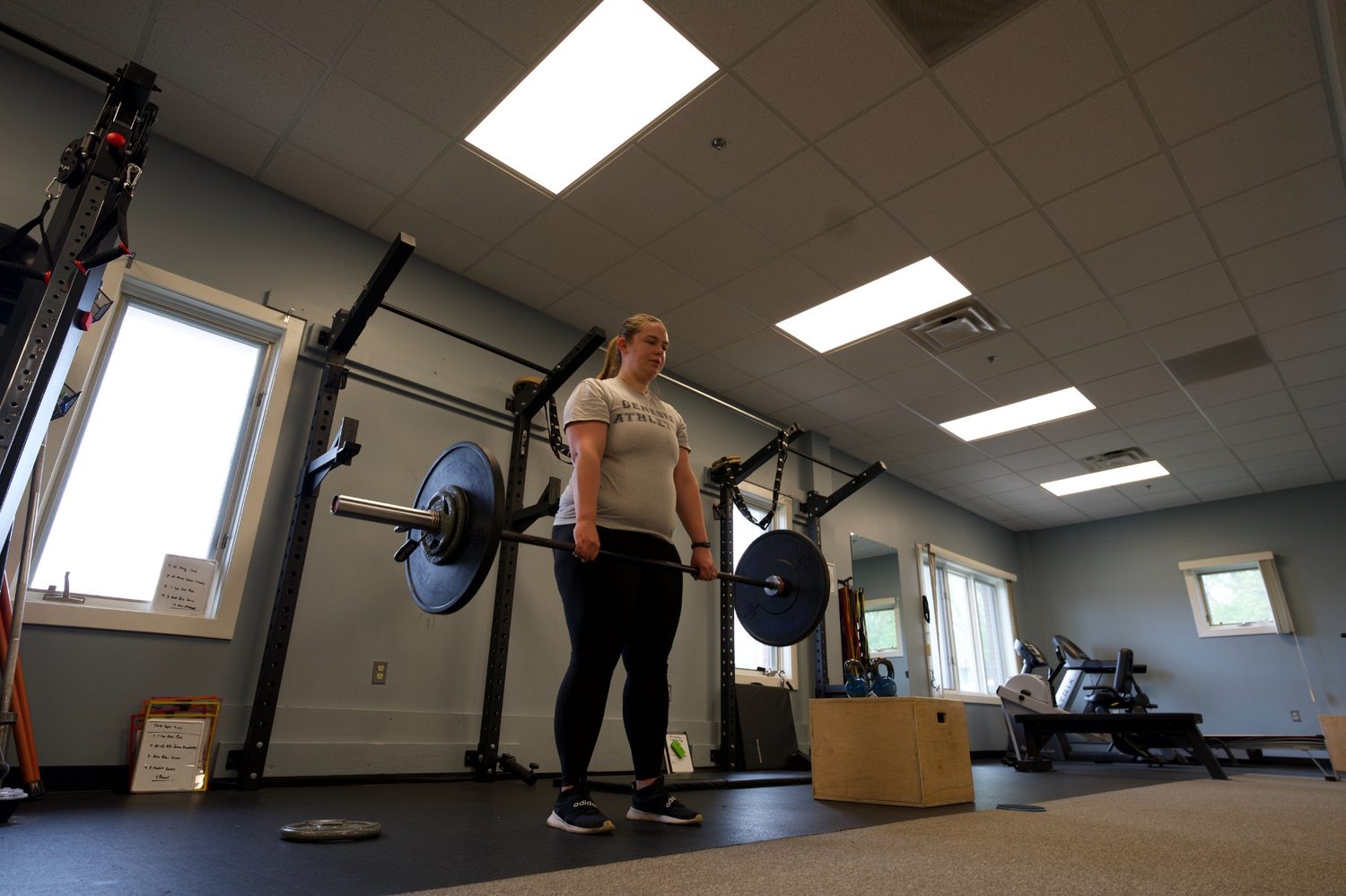 limitless-physical-therapy-woman-deadlift-barbell-strength-training